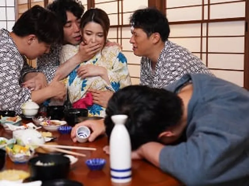 đưa vợ đi suối nước nóng, anh xã không biết người vợ bị người khác phang sấp mặt