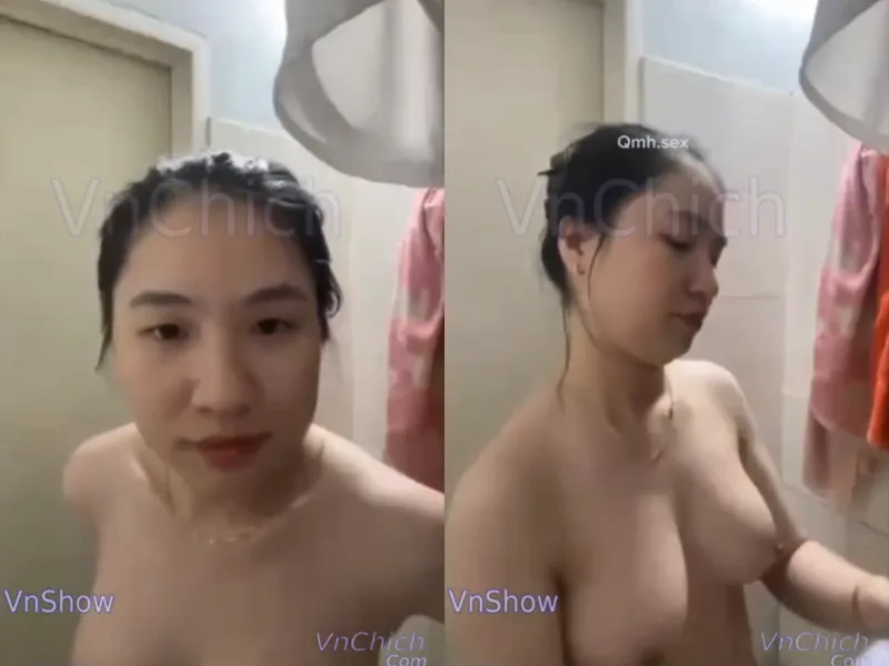 Gái vú bự, vừa call với gấu vừa tắm